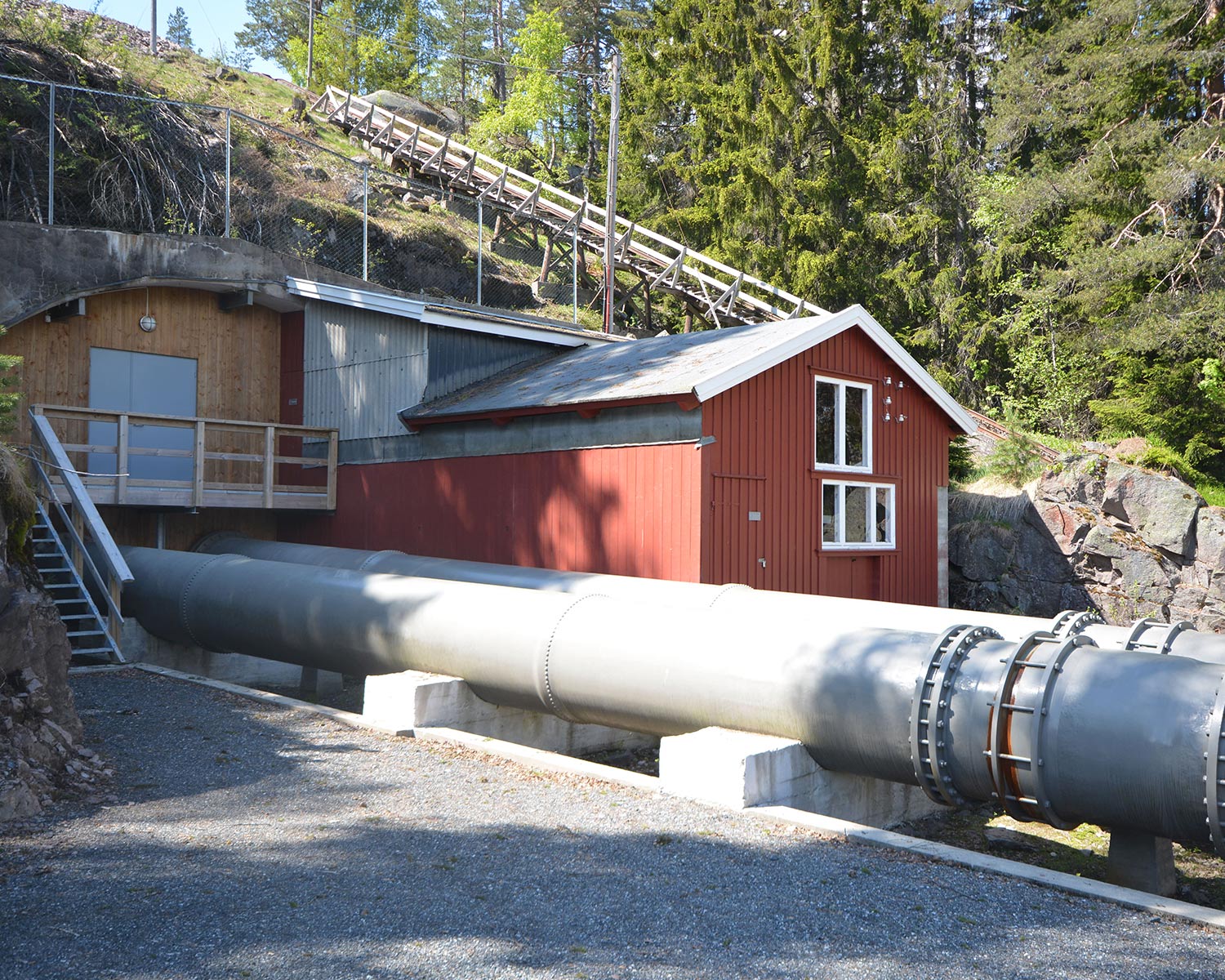 Penstock and building, Hakavik power plant.